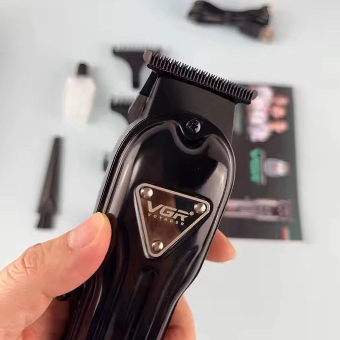 تیغه های آلیاژی و روکش سیاه زد زنگ و گرم شدن .مانع کشیدن مو یا فرورفتن در پوست ناحیه گردن