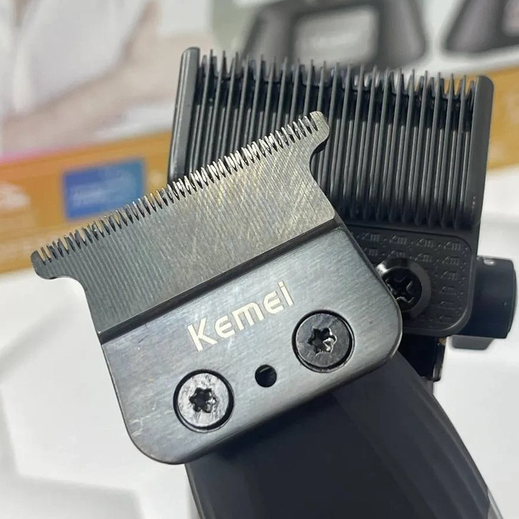 نمای نزدیک تیغه های درجه 1 طراحی ارگونومیک سلطان ست فوق حرفه ای اصلاح موی آرایشگاهی