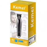 ماشین اصلاح کیمی KM-2795 در حال صفرزنی حرفهای روی ریش