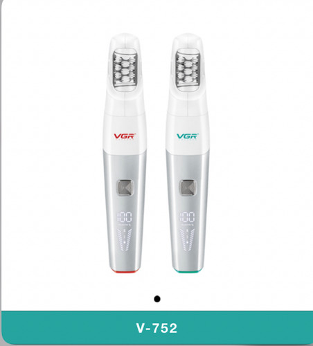 اپیلاتور VGR V-752 در حال استفاده برای اپیلاسیون پا`