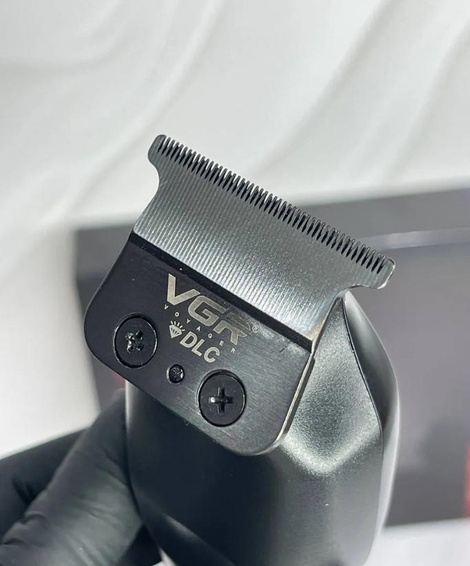 نمای نزدیک تیغه خط زن وی جی ار مدل v226