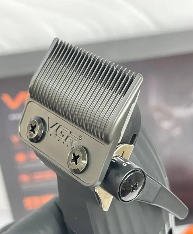 نمایه نزدیک تیغه حجم زن وی جی ار مدل کلیپپرV-889C